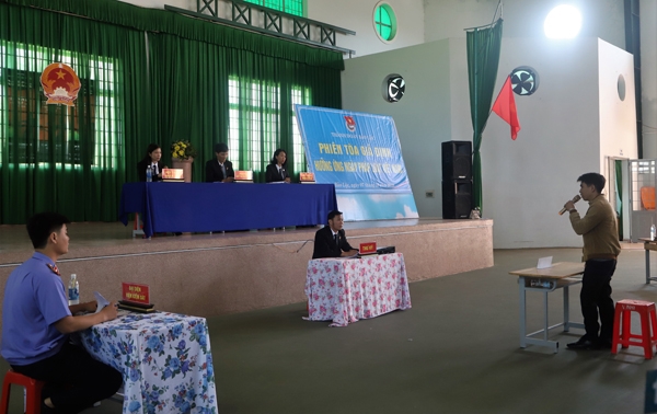 Hơn 1.000 học sinh THPT tham gia Phiên tòa giả định tuyên truyền ATGT