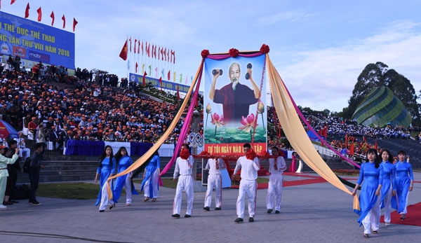 Rước ảnh Bác Hồ tại Lễ khai mạc