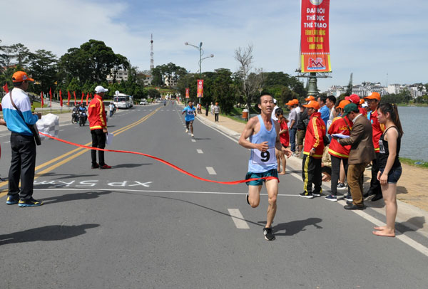 VĐV Đỗ Văn Tiến (Bảo Lâm) về đích nam phong trào 7 km
