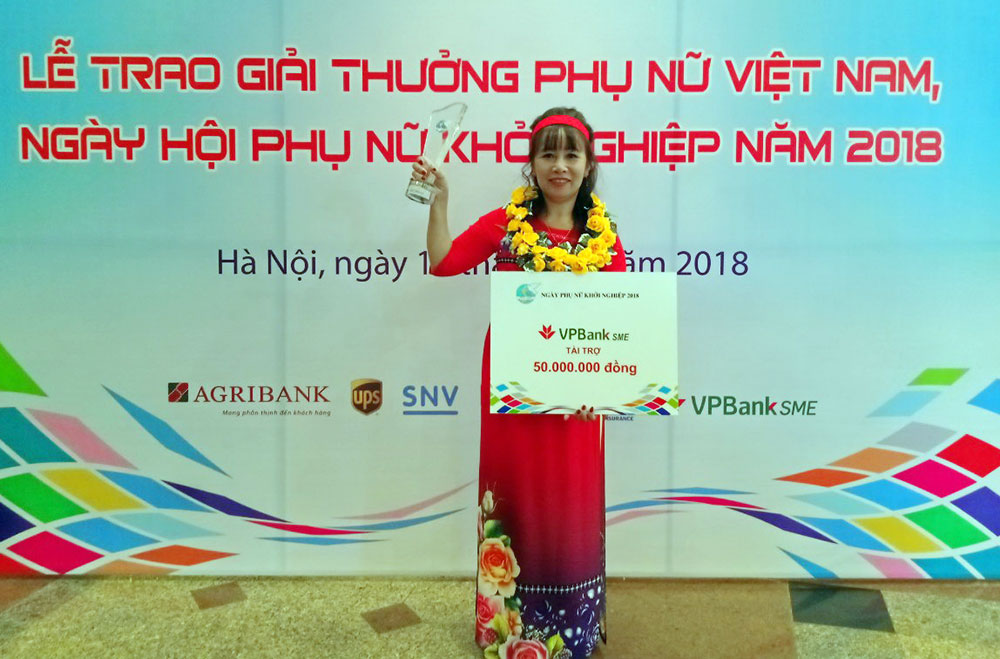 Dự án khởi nghiệp của chị Lục Thị Thanh (Bảo Lộc) được nhà đầu tư trao 50 triệu đồng vốn khởi nghiệp