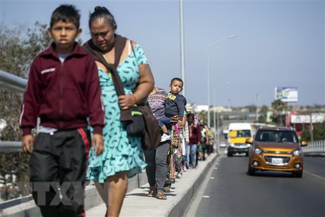 Mỹ cảnh báo đóng cửa biên giới nếu Mexico không ngăn người di cư