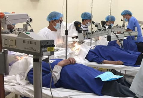 300 người được phẫu thuật thay thủy tinh thể nhân tạo miễn phí