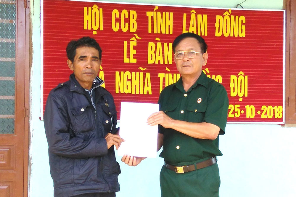 Bàn giao 3 căn nhà nghĩa tình đồng đội cho hội viên CCB huyện Đam Rông