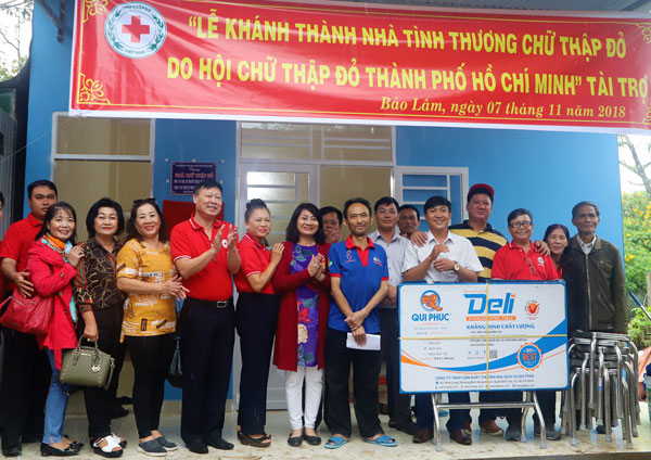Hội Chữ thập đỏ TP Hồ Chí Minh trao 2 căn nhà tình thương cho hộ nghèo Lâm Đồng