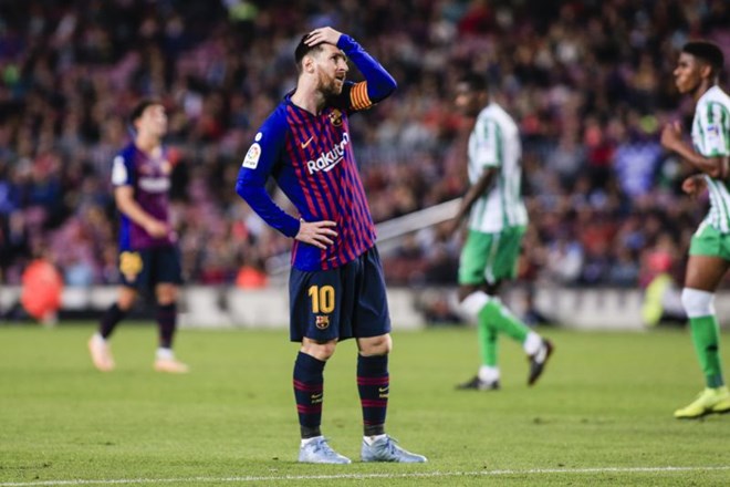 Barcelona thua sốc trên sân nhà, Real Madrid tiếp tục thăng hoa