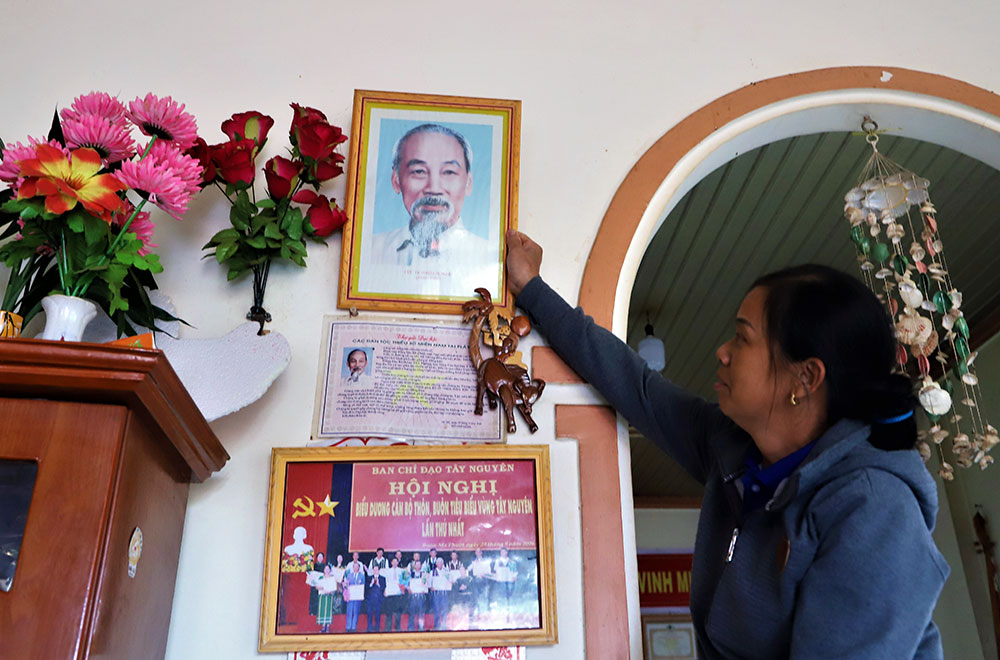Thôn cách mạng không còn hộ nghèo