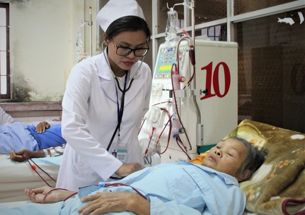 Nữ bác sĩ trẻ tận tâm với nghề