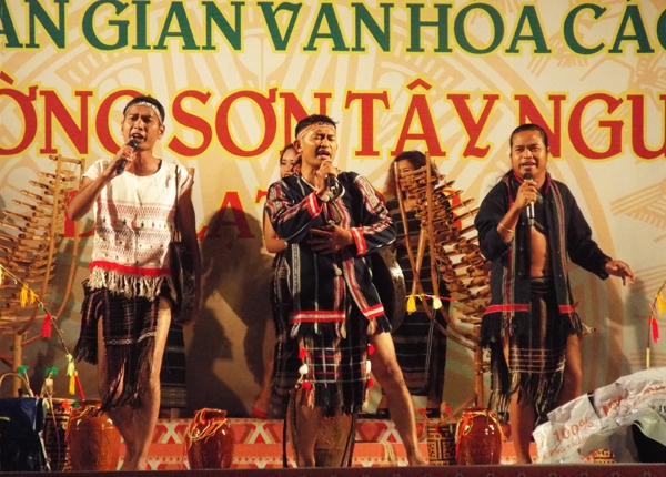 Khai mạc Liên hoan Diễn xướng dân gian các dân tộc Trường Sơn – Tây Nguyên lần thứ II