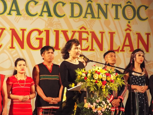 Bà Nguyễn Thị Nguyên phát biểu chào mừng