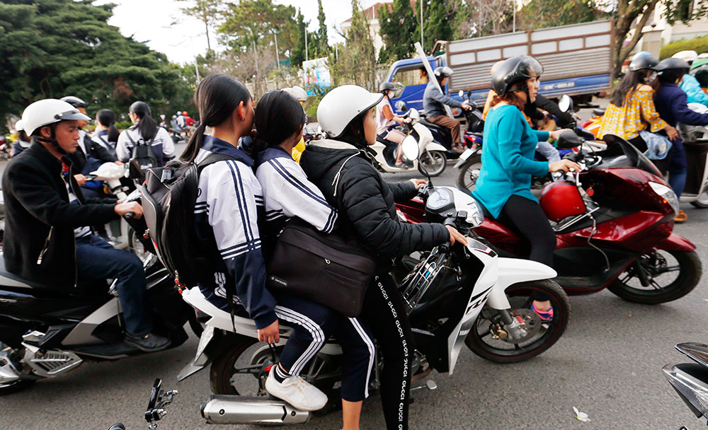 Phụ huynh, học sinh vi phạm an toàn giao thông - Bài toán khó giải