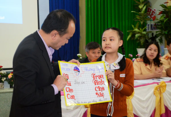 Nhiều thí sinh mang đến hội thi thông điệp ý nghĩa về ATGT