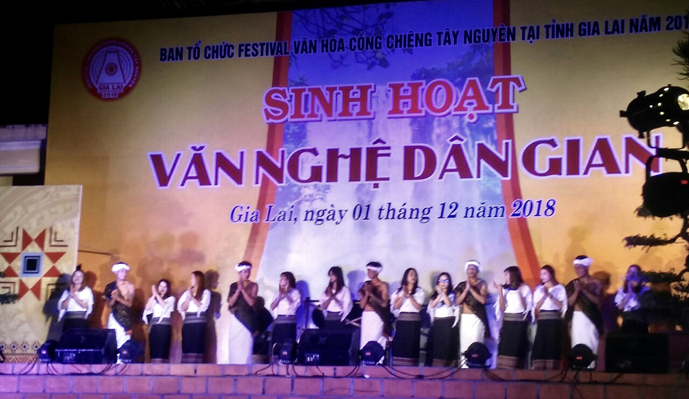 Đoàn Lâm Đồng diễn xướng dân gian và trình diễn nghi lễ xạ lúa