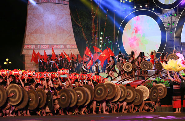 Lễ Khai mạc quy tụ hàng ngàn diễn viên và nghệ nhân