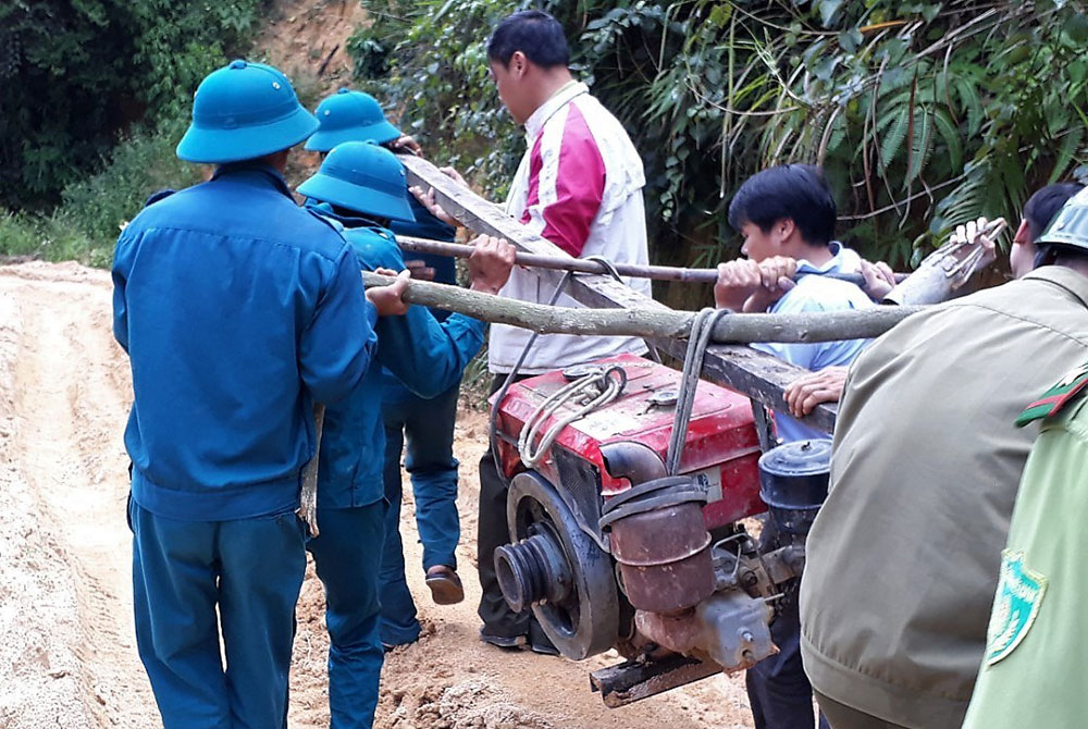 Tịch thu phương tiện lấn chiếm đất lâm nghiệp khai thác cát trái phép