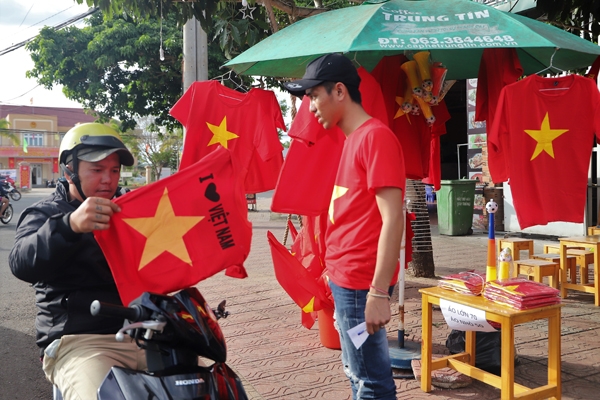 Bảo Lộc ngập cờ đỏ sao vàng trước trận Chung kết AFF Cup 2018