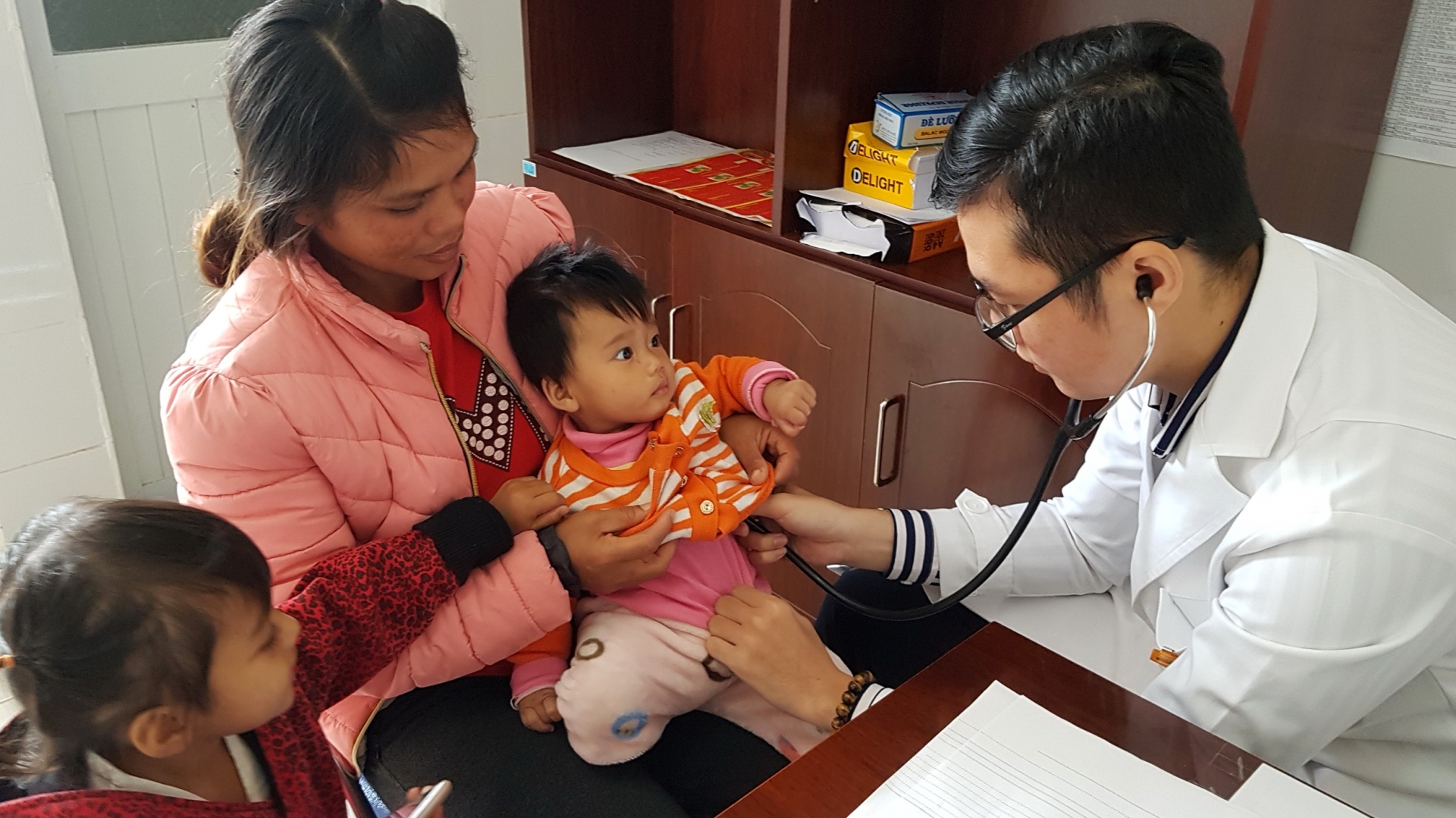 Khám sàng lọc bệnh tim miễn phí cho hơn 800 trẻ em dưới 16 tuổi