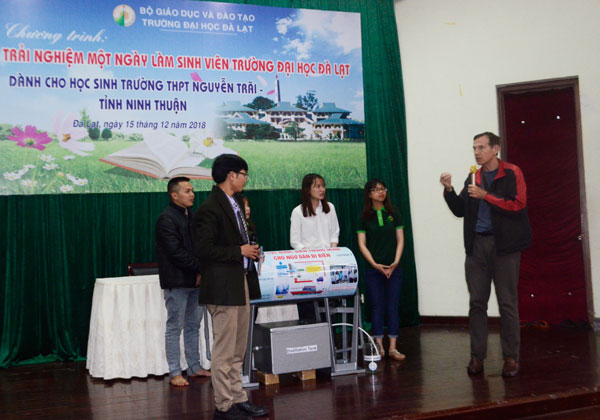 Hơn 200 học sinh Ninh Thuận trải nghiệm "Một ngày làm sinh viên Trường Đại học Đà Lạt"