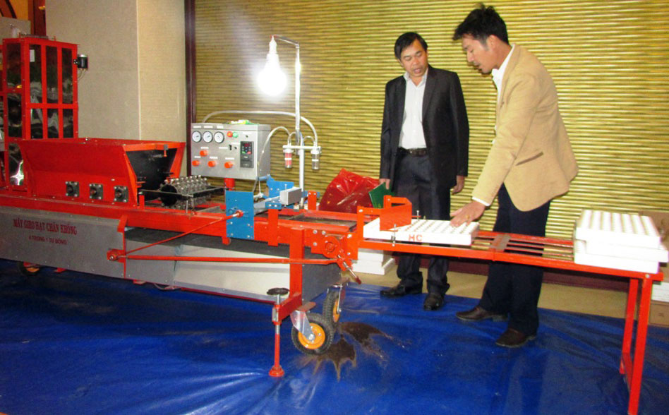 Một trong những hệ thống máy sáng chế của anh Nguyễn Hồng Chương mang lại nhiều giải pháp hữu ích trên vùng nông nghiệp Việt Nam