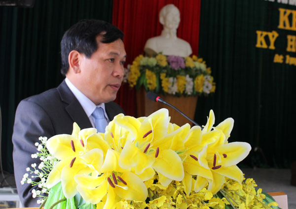 Đồng chí Võ Văn Phương - Chủ tịch UBND huyện Đức Trọng báo cáo giải trình, tiếp thu ý kiến của các đại biểu