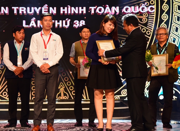 Ban tổ chức trao giải Triển lãm ảnh