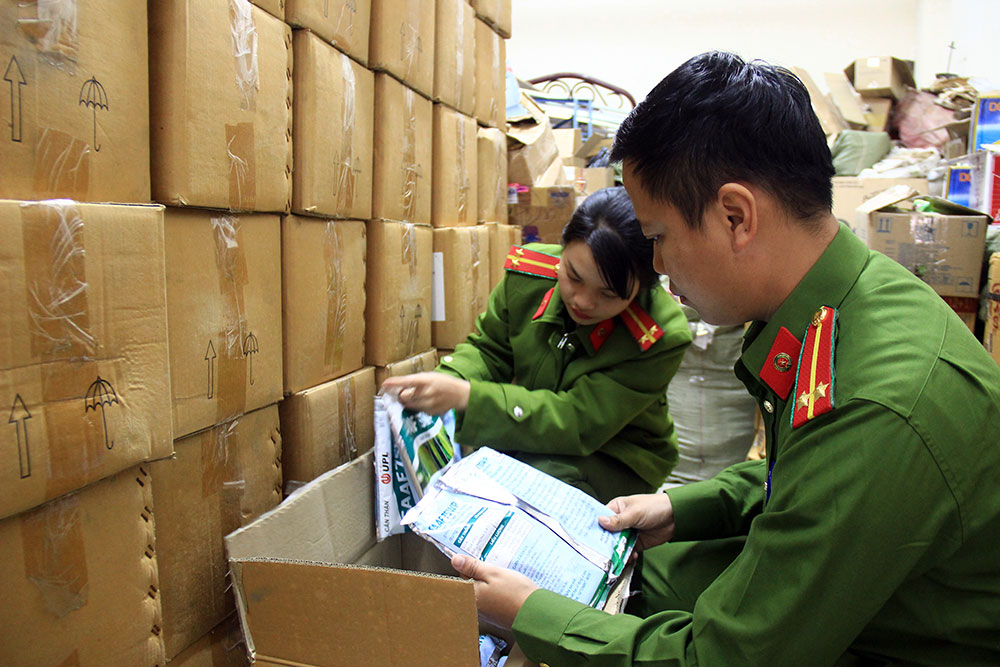 Phát hiện hơn 4 tấn thuốc bảo vệ thực vật hết hạn chuẩn bị tuồn ra thị trường