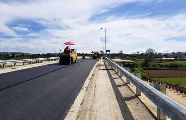 Xây dựng kết cấu hạ tầng giao thông