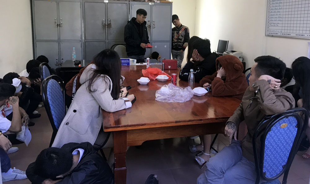 Đột kích quán Bar, phát hiện 30 thanh niên sử dụng ma túy đá
