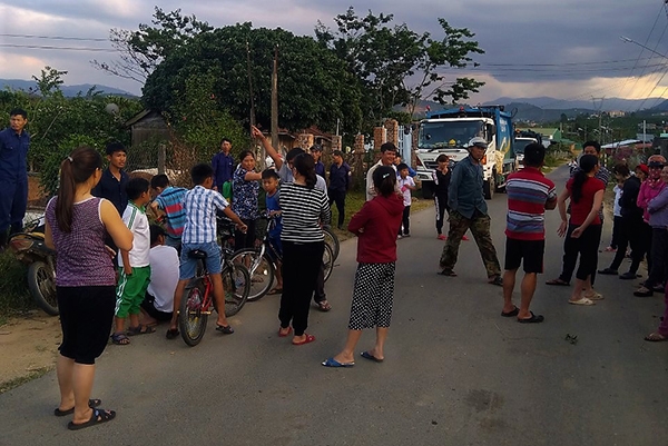 Bảo Lộc: Người dân chặn xe vào bãi rác, rác lại tiếp tục ứ đọng khắp thành phố