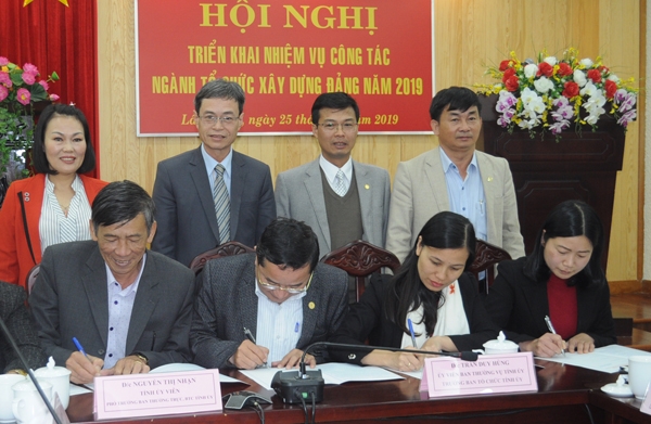 Các cụm ký giao ước thi đua