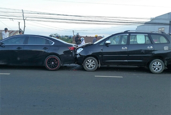 5 ô tô va chạm liên hoàn, Quốc lộ 20 ách tắc nhiều km