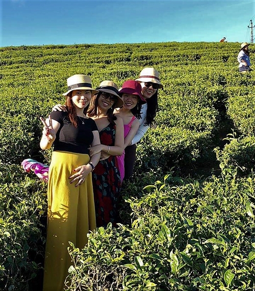 Du khách đổ về Thác ĐamB'ri du Xuân