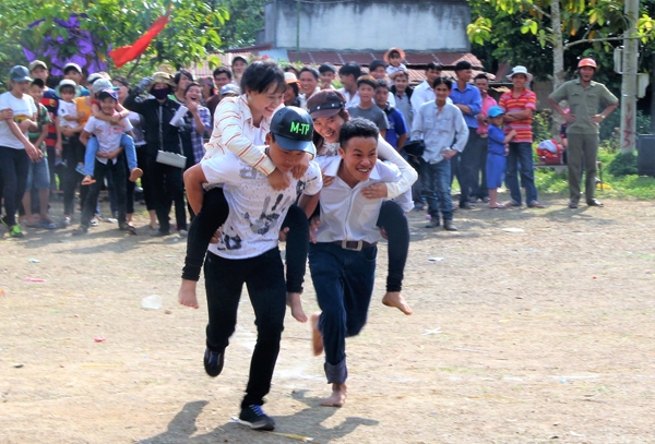 Cỏng nhau vượt cạn
