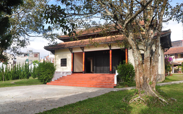 Viếng chùa đầu năm