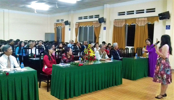 Các văn, nghệ sĩ giao lưu thơ ca tại buổi lễ