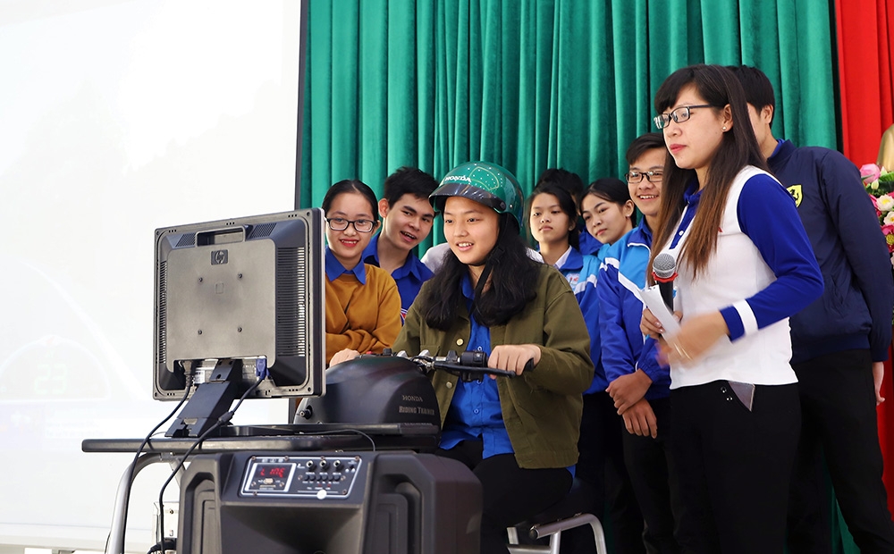 Học sinh thi lái xe an toàn. Ảnh: K.Phúc