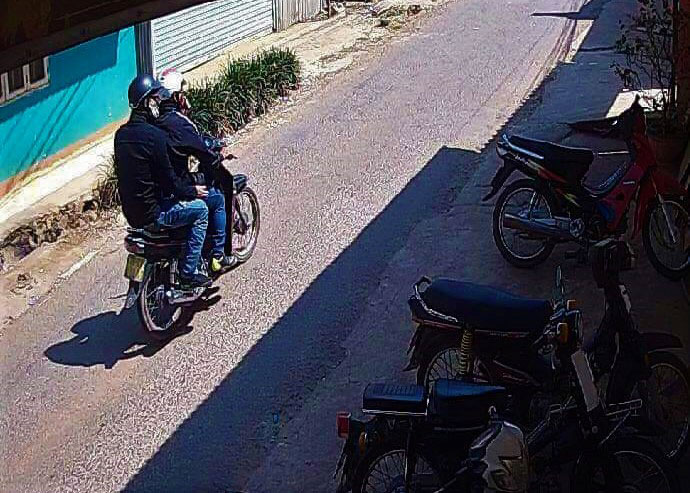 Hình ảnh tên trộm lấy xe anh Ya Ju Sép được camera ghi lại