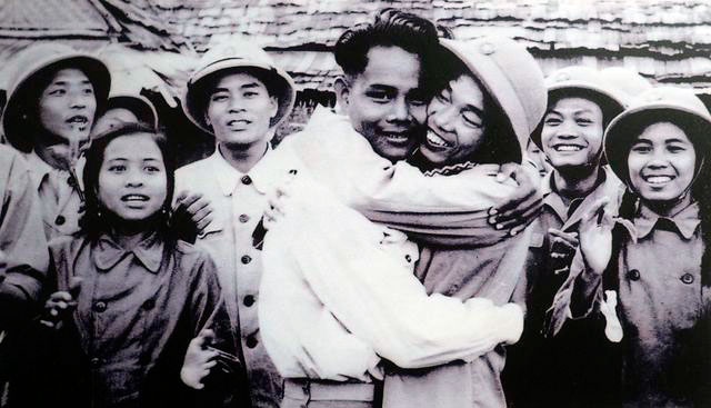 Tình hữu nghị Việt - Lào ấm mãi như mùa xuân