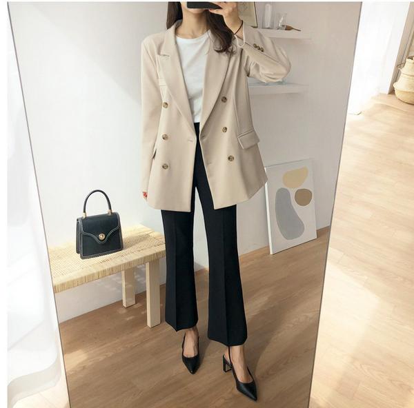 Một đôi giày slingbacks với phần gót không quá cao cũng đủ đem lại tác dụng tôn dáng tuyệt vời cho người diện.