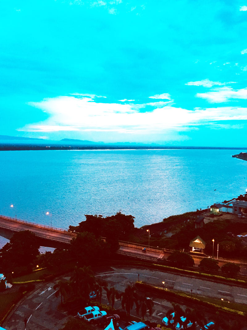 Chiều về bên dòng Mekong dịu dàng