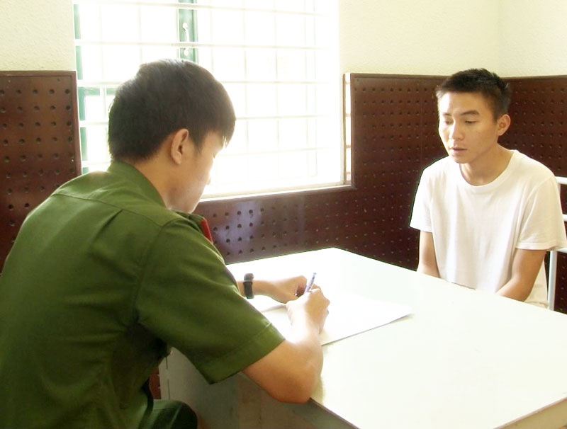 Bắt tạm giam 2 đối tượng hoạt động tín dụng đen