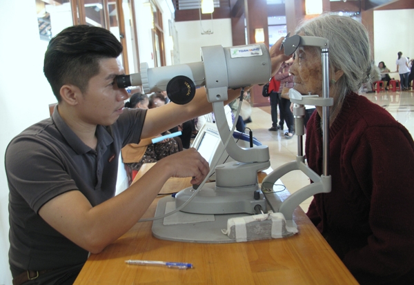 Siêu âm mắt cho các trường hợp bệnh nhân được bác sĩ chỉ định thay thủy tinh thể nhân tạo