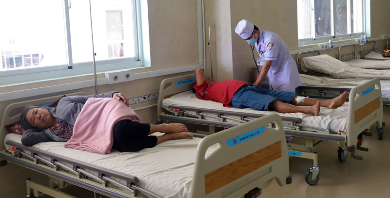 Khoa cấp cứu Bệnh viện mới khám, điều trị cho bệnh nhân