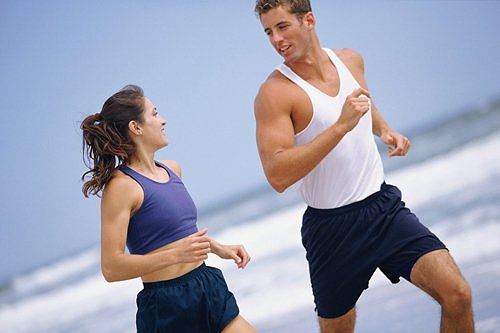 Nhiều người cao huyết áp vẫn duy trì thói quen tập thể dục vào sáng sớm, khoảng 5h – 5h30 sáng. Tuy nhiên, các chuyên gia y tế cho biết, đây là thời điểm đang có sự chênh lệch khá lớn về nhiệt độ bên ngoài so với nhiệt độ trong phòng ngủ, nhất là vào mùa lạnh. Ảnh minh hoạ: Internet