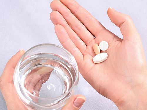 Giáo sư Nguyễn Lân Việt - Chủ tịch hội tim mạch học Việt Nam cho biết, rất nhiều người còn coi thường bệnh lý huyết áp cao. Họ chỉ uống thuốc khi huyết áp lên cao mà không có thói quen uống thuốc và đo huyết áp hàng ngày. Ảnh minh hoạ: Internet