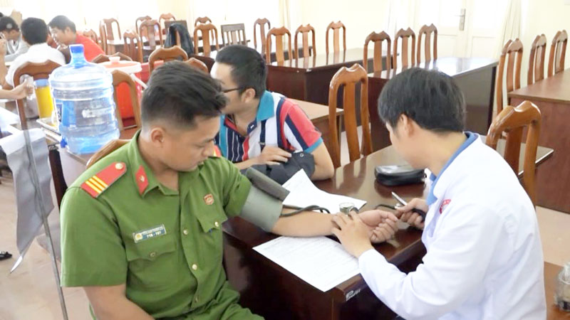 Ấm áp những giọt hồng nhân ái