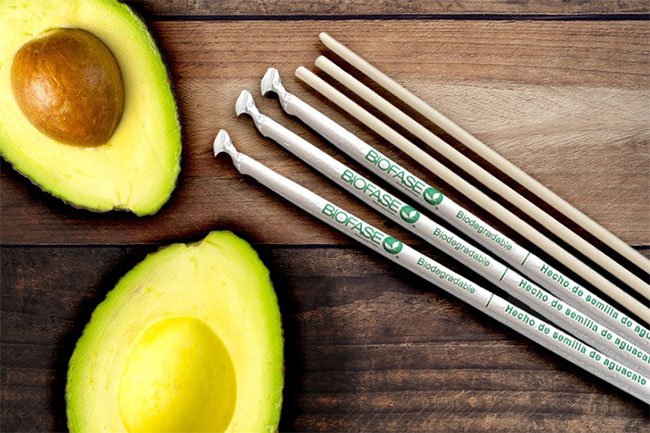 Biofase gom hạt bơ và sau đó biến chúng thành vật dụng dùng 1 lần