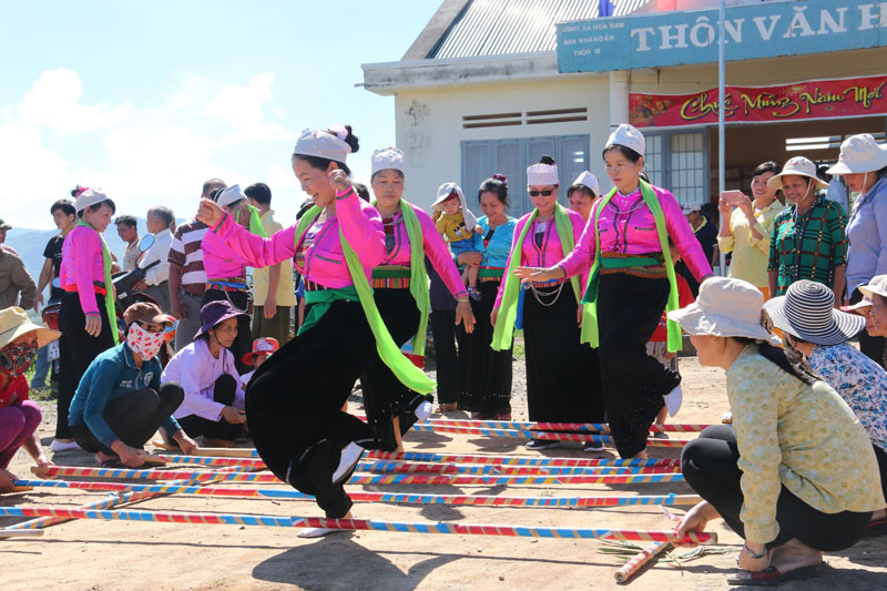 Làng Mường Hòa Bình trên Cao nguyên Di Linh