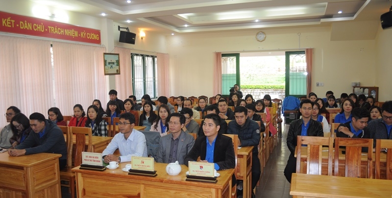 Quán triệt chuyên đề Học tập và làm theo gương Bác cho cán bộ Đoàn