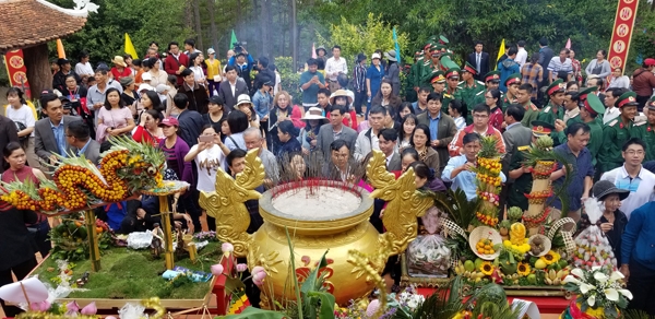 Nhân dân các dân tộc trong tỉnh tụ hội thành kính tri ân