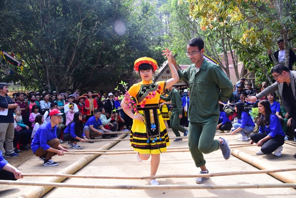 Biểu diễn múa sạp